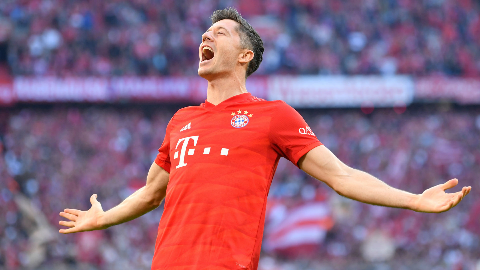 Lewandowski bate recorde na vitória do  Bayern
