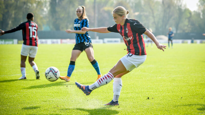 Mulheres do AC Milan: Natasha Dowie e Christy Grimshaw marcando sua presença na Itália