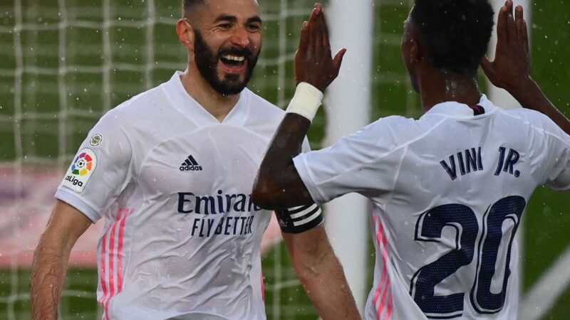 Benzema leva duas vezes o nível do Real no topo