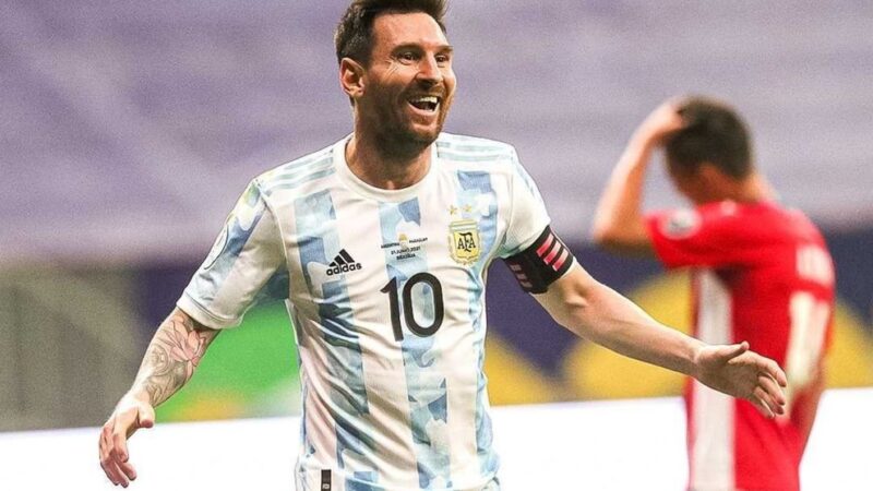 Messi faz história na Argentina com vitória