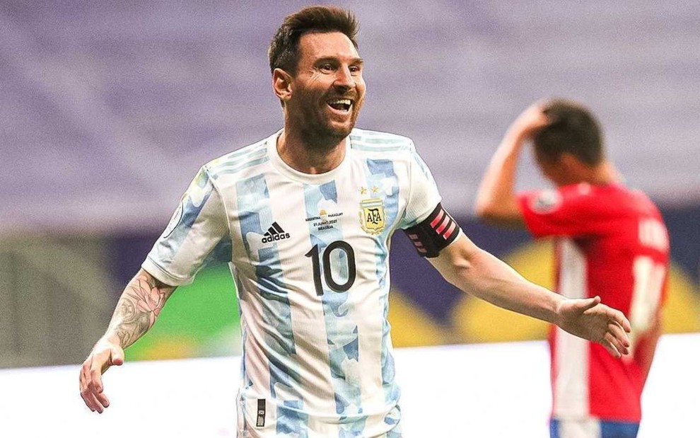 Messi faz história na Argentina com vitória