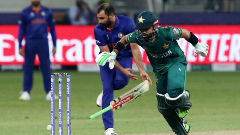 Copa do Mundo T20: Paquistão chega às semifinais com vitória de 45 corridas sobre a Namíbia