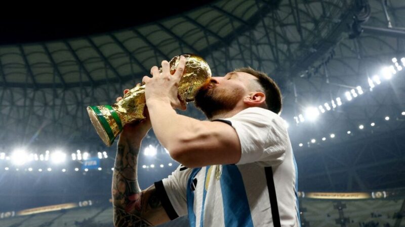 Final da Copa do Mundo: Lionel Messi leva a Argentina à glória – ele é agora o melhor do futebol?